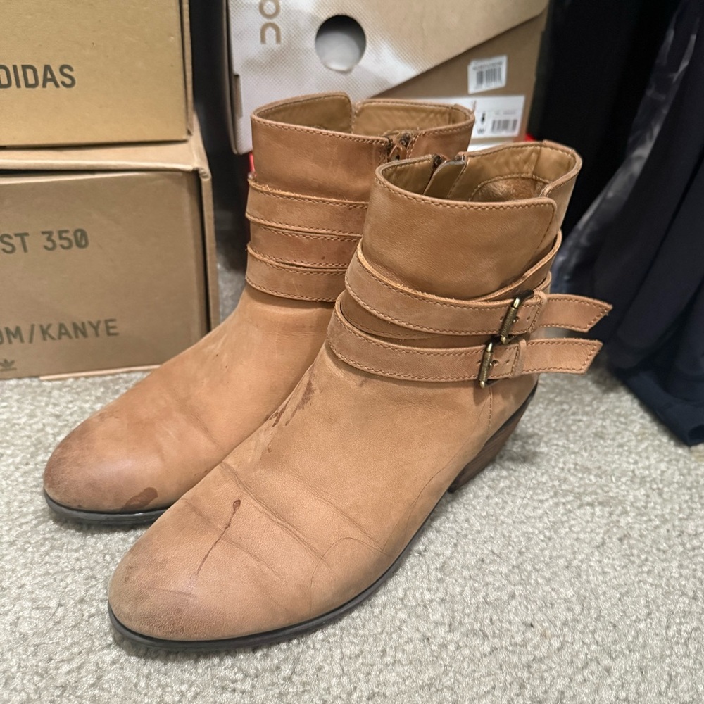 Clarks Ankle bootie size 7
